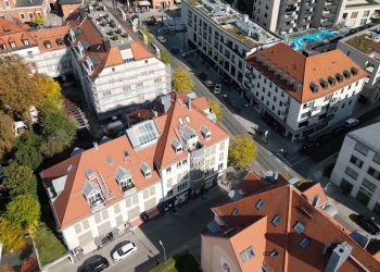 Tischleuchte-mit-Rauchglas-Test-mit-Felix-Image